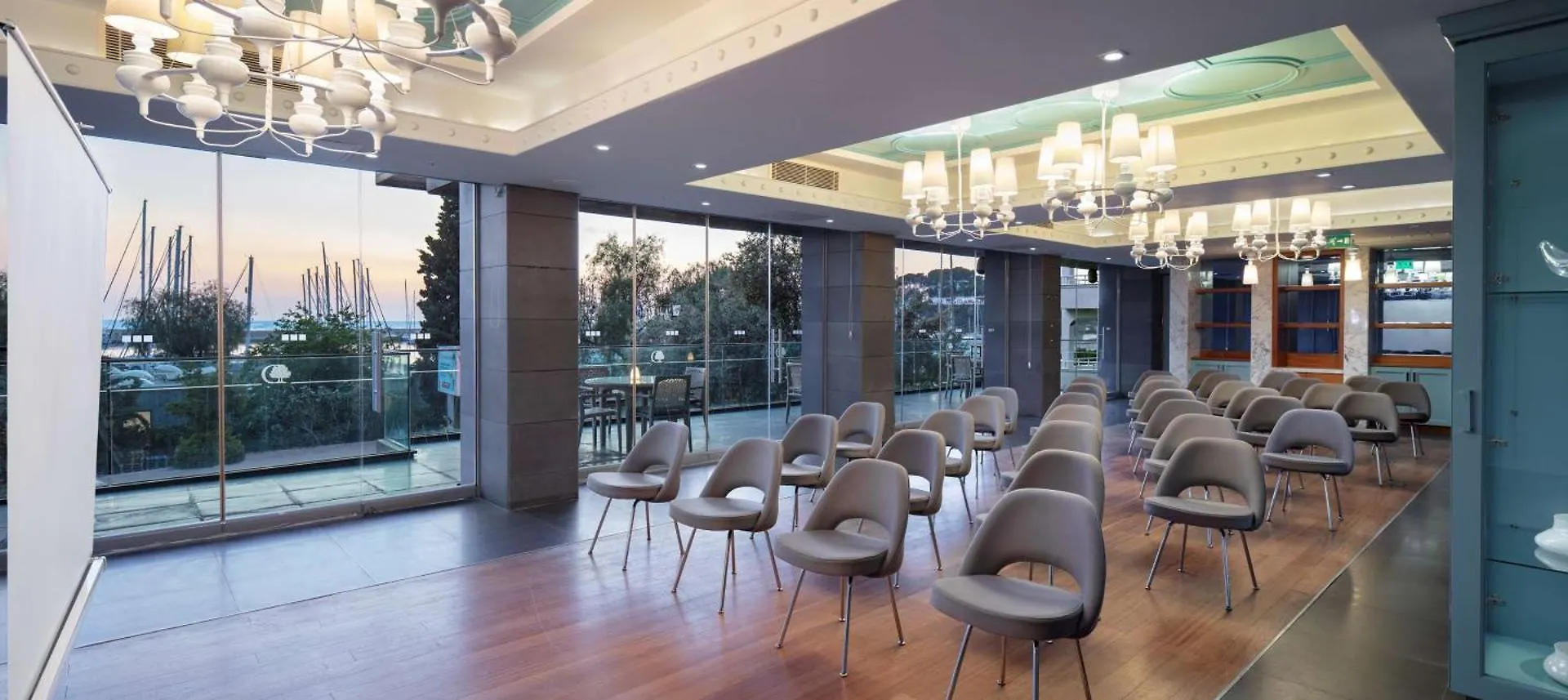 Hotel Doubletree By Hilton Kusadasi
